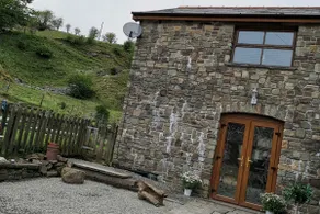 Cwm Farm Cwtch Farm Cottage Brecon Beacons - Image 3