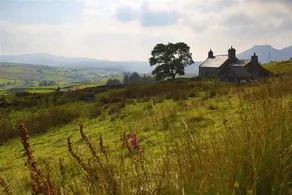 Remote, pet friendly, log burner, stunning views - Image 3