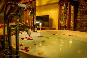JMR Royal -Monalisa with private sauna - Image 4