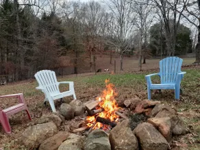 Little Log Cabin by the Lake - Image 5
