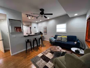 Charming cute house 8 mins from airport! - Image 2