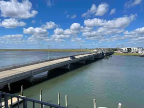 Lovely 1 bedroom condo overlooking the bay - Image 5