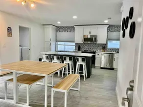 Renovated Home with Private Pool 5 min from Beach - Image 3