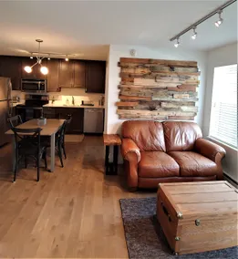 Modern Rustic Timbers Condo, hot tub, clean & cozy - Image 2