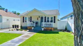 Newly Renovated | 2BR | 1BA | Sleeps 4 - Image 2