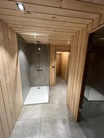 Renovated waterfront villa - Image 5