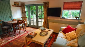Charming Victorian Coach House - Image 3