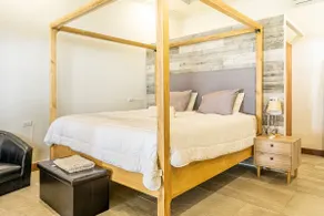 Sunset ocean view, fully equipped with king bed - Image 3