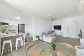 Caves Beach Discovery. - Image 3