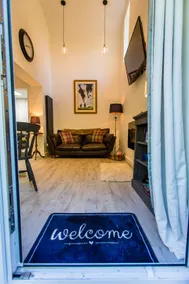 Oakley Country Retreat-1 Bed-Garden-Free Parking - Image 4