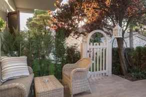 Elegant room with outdoor space in Assisi - Image 5