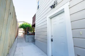 4 Bedroom house-No partying/smoking! - Image 2