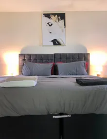 Entire 4 Bed Townhouse - Image 4