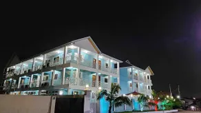 Spacious 3 Bdr, 4 Bath | Pool, Starlink, Breakfast - Image 3