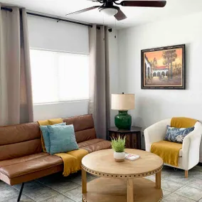 Cozy Spacious Private Home, Gated w/Mountain View - Image 3