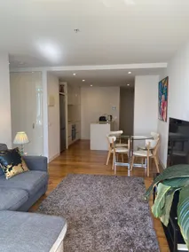 Bayside Melbourne Apartment - Image 3