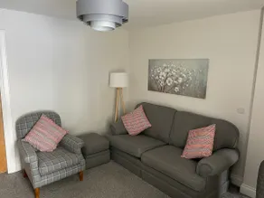 3 bed house with private parking - Image 4