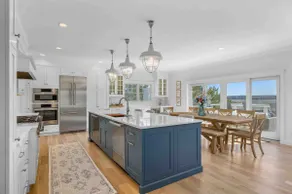 Bright & Beautiful Waterfront Cape Cod Home - Image 4