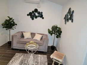 Newly Renovated Centrally Located 1Bd Luxury Condo - Image 5