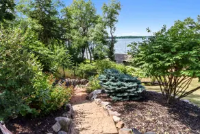 Beautiful Cottage w/ Lake Views and Private Beach - Image 3