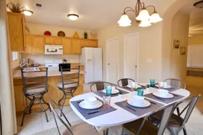 #1 Amazing Work/Vacation Townhouse 3bd King Suite - Image 2