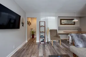 Charming & Cozy 10 minutes from downtown - Image 4