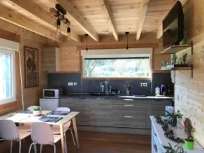 Cottage with terrace on beautiful quiet property - Image 3