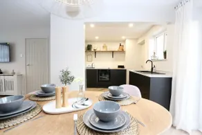 sleeps 7, stylish japandi house - Image 2