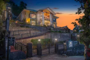 Serviced Studio Apartment 3BHK  w/living in Villa - Image 2
