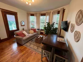Elegant Historic Suite — Balcony & Fireplace - Image 5
