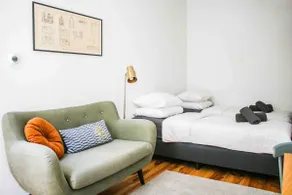 Luxury renovated apartment- 2 bathrooms - Image 2