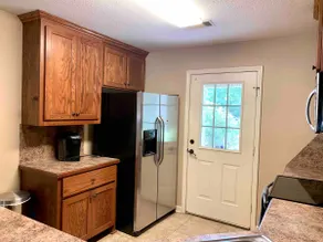 Unit D Stylish & Comfortable 2 bedroom/2 baths - Image 5
