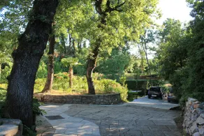 Appartment in a quiet garden - Image 3
