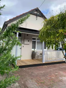 West End Cottage Reno’d historic 1brm with veranda - Image 3