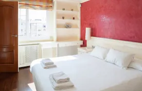 Splendid Gaudi Mercat del Ninot Apartment - Image 3