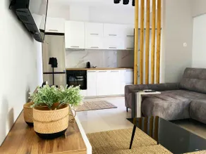 2 Bedroom Family Apartment with Free Parking - Image 2