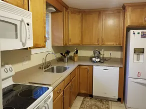 3 bedroom impeccable private home, quiet street - Image 4
