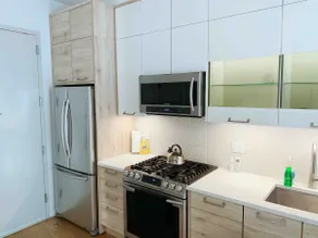 SUNNY Duplex w/ Large Private Backyard+Work Space - Image 3