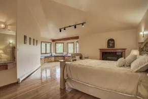 Spacious Mountain Home - Image 4