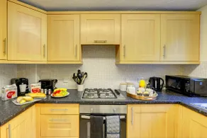 Modern 2 Bed House Sleeps 6 Southam Town Centre - Inspire Homes Ltd - Image 4