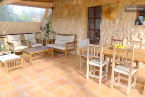 Cozy country cottage with pool - Image 3