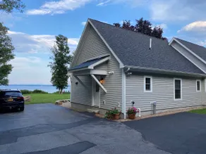 Entire New Lake House, private deck, large lawn - Image 2