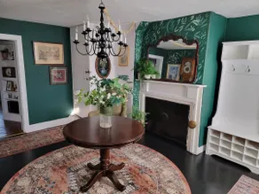 The Emerald Roof, Historic Home Downtown Frederick - Image 2