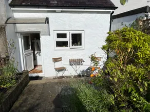 Central Llandovery Cottage with Garden - Image 2
