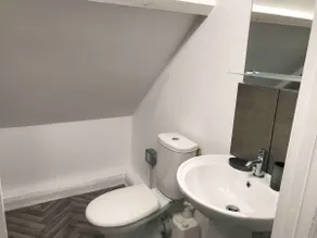 Studio Apartment. Close to Hospital. Town centre - Image 4