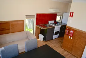 Bimbi Park - Standard Cabin shared bathroom - Image 2
