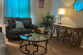 Apt 3 Comfortable and Convenient - Image 3