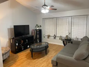 Cozy 3 bedroom w/entertainment room-Pet friendly. - Image 3
