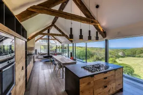 Peaceful Luxury Coastal Getaway. - Image 4
