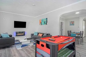 Bright Side Bungalow - Image 2